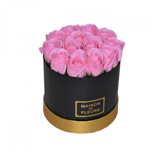 Aranjament floral cutie rotunda neagra cu trandafiri de sapun roz - Img 2