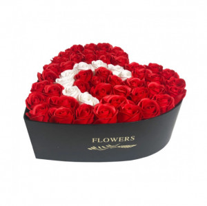 Aranjament floral personalizat cu litera cutie inima neagra cu 49 trandafiri de sapun - Img 7