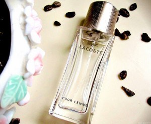 Lacoste Pour Femme, Apa de Parfum