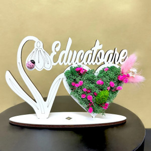 Ornament din lemn Draw Me, ce poate fi personalizat cromatic, cu tematica individuala (Educatoare), licheni stabilizati si imortele, Roz