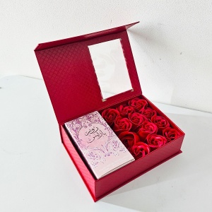 Set cadou Darlune  Apa De Parfum Ard al Zaafaran Rose Paris 50 ml si Cutie cu trandafiri