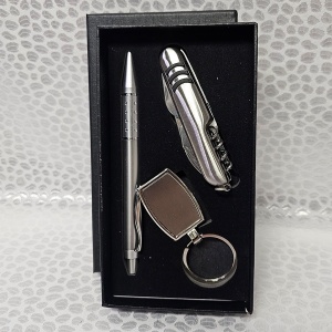 Set Man of Comfort cu gel dus, sapun lichid, butoni si set accesorii pix