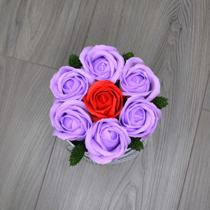 Aranjament floral Glamour Flower cutie rotunda cu 7 trandafiri sapun - Img 10