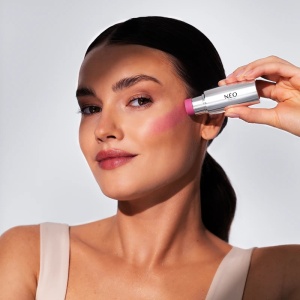 Fard de obraz tip stick Intense Serum Blush Stick, 7 g, Neo Make Up