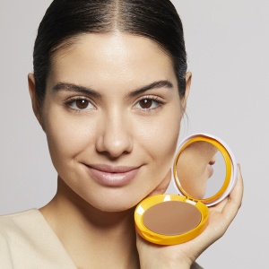Pudra compacta fara ulei cu SPF 50 nuanta Bronze Heliocare  Cantabria Labs, 10 g