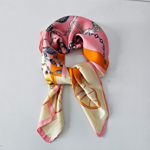 Set Smiles Apa de parfum arabesc Ard al Zaafaran 50 ml, esarfa cu matase si lotiune