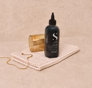 Apa lamelara iluminatoare Alfaparf Milano Semi di Lino Sublime Liquid Light 250 ml