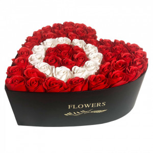 Aranjament floral personalizat cu litera cutie inima neagra cu 49 trandafiri de sapun - Img 9