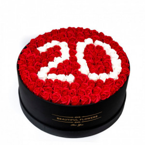 Aranjament floral personalizat cu numere, cutie rotunda neagra cu 75 trandafiri de sapun - Img 3