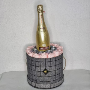 Cadou Silver Gift Aranjament floral in cutie rotunda cu trandafiri de sapun si spumant Angelli Cuvee Gold