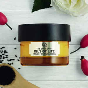 Crema de zi intens revitalizanta The Body Shop Oils of Life Intensely Revitalising Cream, 50 ml