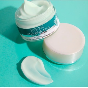Crema hidratanta Eveline Cosmetics Miracle, cu acid hialuronic si 3 tipuri de acizi (AHA, BHA, PHA), pentru netezire si regenerare, 40 ml