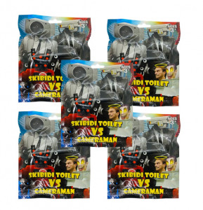Kit Mistery Box 4 plicuri Skibidi toilet vs cameraman cu figurina si cartonase surpriza, 7 cm