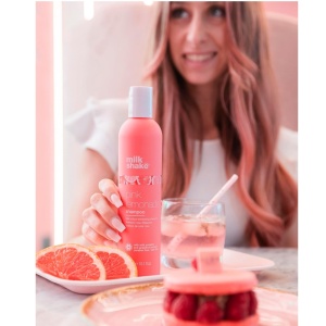 Sampon nuantator Milkshake Pink Lemonade, pentru par blond
