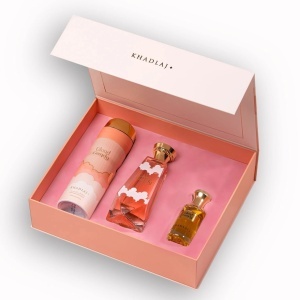 Set cadou Khadlaj Cloud Candy, Femei Extract de Parfum, 100 ml + Spray de corp, 200 ml + Ulei Parfum Concentrat, 20 ml