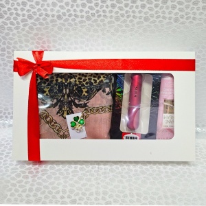 Set Harmonia cu esarfa, crema maini, travalo classic, brosa martisor