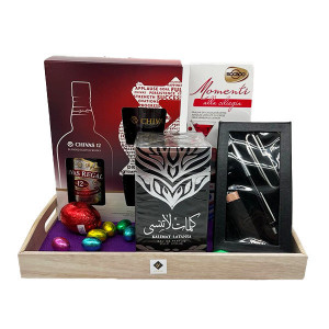 Pachet cadou Stars, set Chivas Regal 12Yo, parfum Ard Al Zaafaran, Kalimat Latansa, set bricheta, pix si briceag, praline Momenti si oua de ciocolata