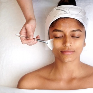 Pensula pentru aplicarea mastilor faciale Dermalogica Fan Masque