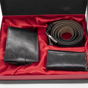 Set cadou pentru barbati VLV, cutie cu 3 articole practice, portofel, curea si accesoriu inedit pentru chei, 27x22 cm, Negru - Img 3
