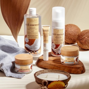 Spuma delicata de curatare cu cocos bio, pentru toate tipurile de ten, Eveline Cosmetics Rich Coconut, 150 ml