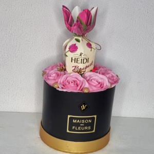 Cadou Pretty Gift cutie rotunda silver cu trandafiri de sapun si praline Heidi Bouquet - Img 2