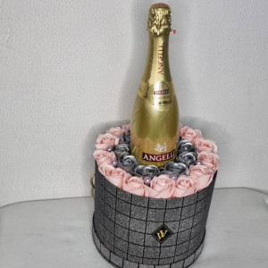 Cadou Silver Gift Aranjament floral in cutie rotunda cu trandafiri de sapun si spumant Angelli Cuvee Gold - Img 3