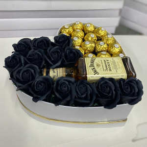 Cadou Sweet Honey cutie inima alba cu trandafiri de sapun, Jack Daniel's si praline Ferrero Rocher - Img 8
