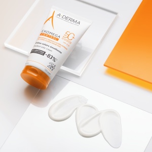 Crema emolienta cu protectie solara SPF50+ pentru pielea sensibila Exomega Control A-derma, 150 ml