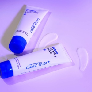 Lotiune hidratanta cu acid hialuronic Dermalogica Clear Start, pentru fata, zi si noapte, 59 ml