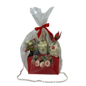 Pachet GiftDay, Masca-crema de maini Eveline 100ml, Aranjament floral, Spumant Bottega Gold 200ml si Praline Heidi in cutie tip geanta
