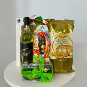 Pachet GiftDay , Vin Jidvei Premiat sec 750ml, Cozonac Pricomigdala Boromir 500g, Iepuras de ciocolata Heidi 45g si Flori uscate/parfumate in punga cadou