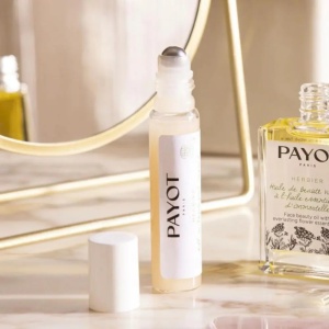 Roll-On pentru Ochi Payot Herbier cu Ingrediente Naturale, Calmant, Hidratant și Nutritiv, 15 ml