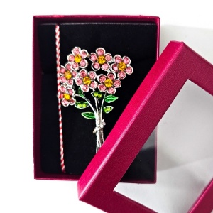 Set 12 brose martisor buchet de flori cu pietre colorate si ambalaj elegant