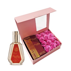 Set cadou Uniqift, Apa de Parfum Barakkat Rouge 540, Fragrance World, Unisex, 50 ml si Cutie cu trandafiri