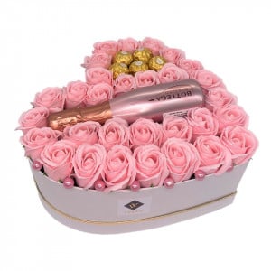 Aranjament floral Opulence, cutie inima cu trandafiri de sapun roz si Prosecco Bottega Gold si praline Ferrero Rocher