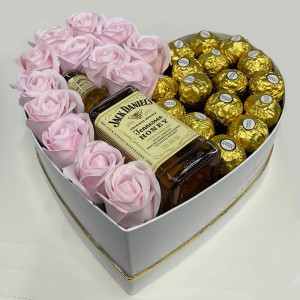 Cadou Sweet Honey cutie inima alba cu trandafiri de sapun, Jack Daniel's si praline Ferrero Rocher - Img 9