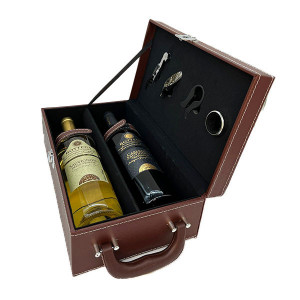 Caseta eleganta din piele ecologica pentru doua sticle, cu maner, vin alb Bottega Sauvignov, vin rosu Bottega Cabernet Sauvignon si set 4 accesorii pentru vin