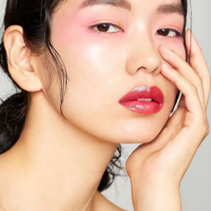Fard de obraz cu efect iluminator Shiseido Innerglow Cheek Powder - Img 5