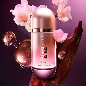 Set cadou Carolina Herrera 212 VIP Rose, Femei, Apa de parfum, 80 ml +10 ml si Lotiune de corp, 100 ml