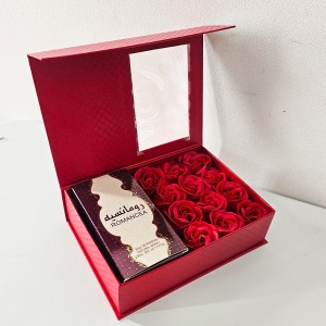 Set cadou Surprizam Apa de Parfum Ard al Zaafaran Romancea, 50 ml si Cutie cu trandafiri