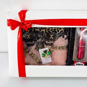 Set Harmonia cu esarfa, crema maini, travalo classic, brosa martisor