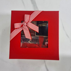 Set Roses Symphony,  Set 3 bratari din otel inoxidabil, onix si zirconiu, Gel de Dus Molton Brown Vetiver & Grapefruit Bath,  2 x Lotiune de corp Molton Brown Vetiver & Grapefruit, Flori Uscate si Parfumate