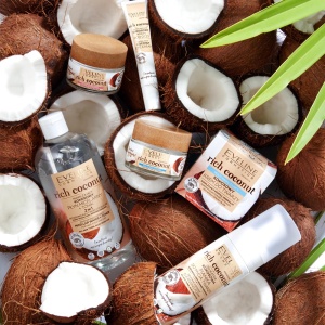  Crema hidratanta multi-moisturizing Eveline Cosmetics Rich Coconut, 50 ml