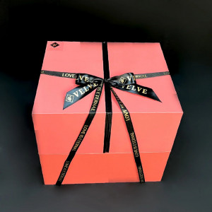 Pachet cadou I Love you, format din 3 trandafiri criogenati si praline Ferrero Rocher, Roz - Img 3