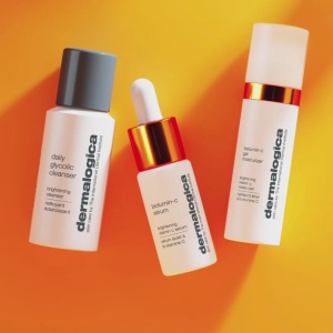Set Daily Brightness Boosters Dermalogica Biolumin-C: Ser iluminator cu Vitamina C, 10 ml + Gel hidratant cu Vitamina C, 15 ml Mini + Gel de curatare Daily Glycolic, 30 ml