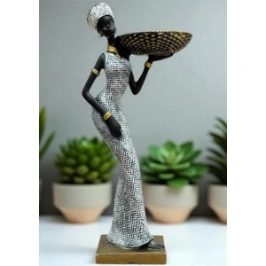 Statuetă elegantă din rășină, negresă cu coș în mână, 31 cm – decor artistic rafinat