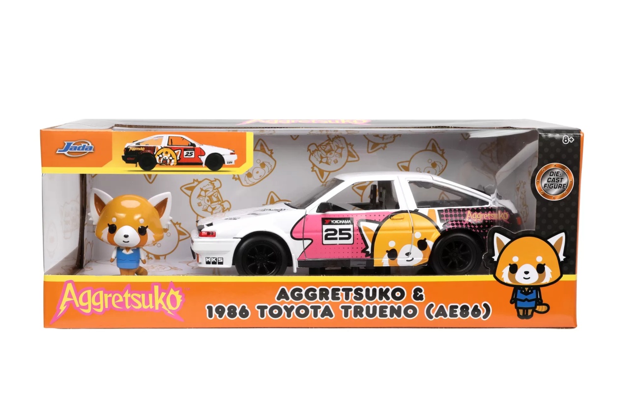 Jada Aggretsuko Set Masinuta Metalica Si Figurina Aggretsuko Si Toyota Trueno Scara 1:24