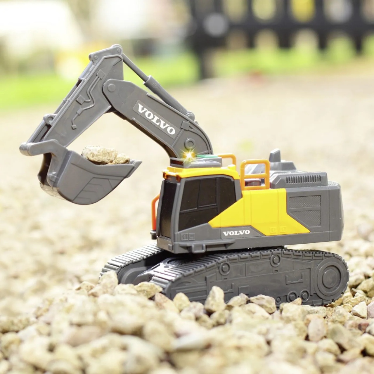 Dickie Excavator Volvo Cu Senile Sunete Si Lumini - 2 | YEO