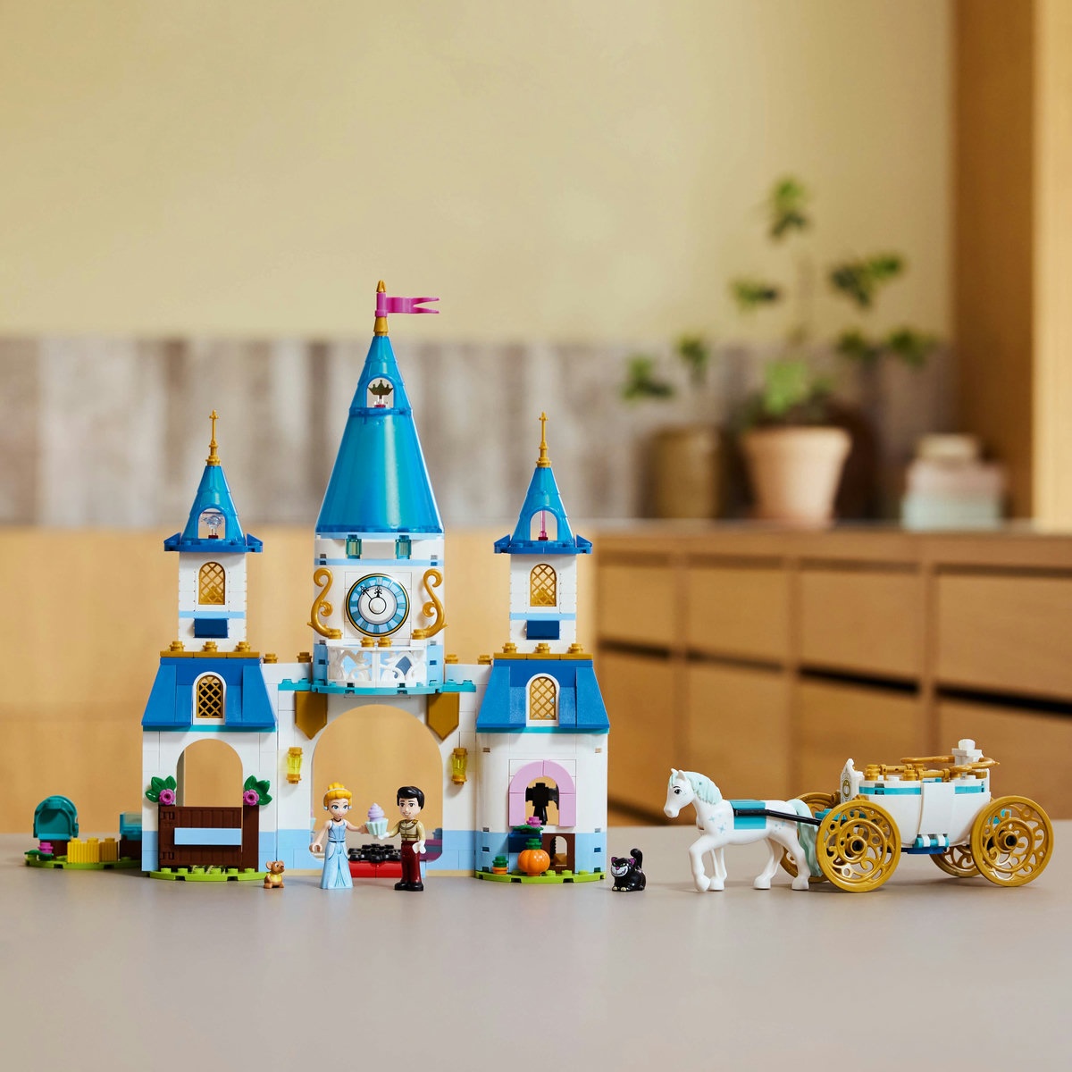 Set LEGO Disney - Castelul si caleasca Cenusaresei (43275) - 2 | YEO