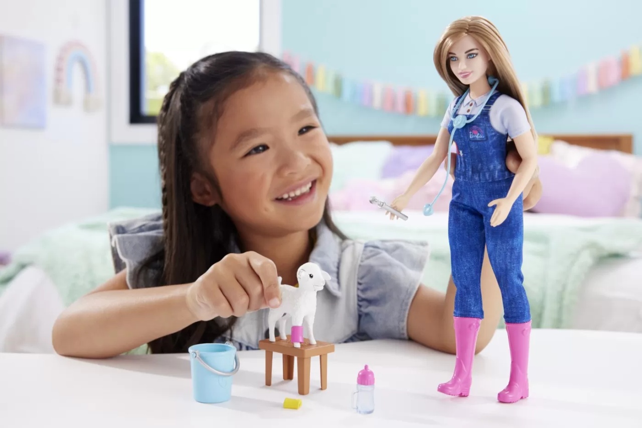 Barbie Papusa Barbie You Can Be Medic Veterinar - 2 | YEO